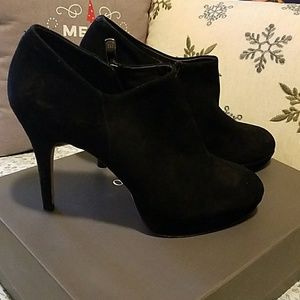 Vince Camuto Elvin black suede booties